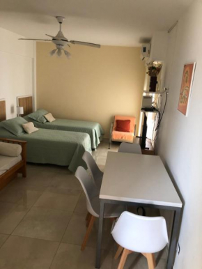 1 ambiente bien ubicado Almagro. Hospital Italiano